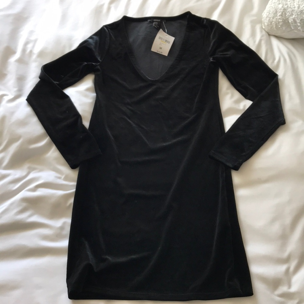 Black velvet Forever 21 size M NWT 🔥🔥🔥LBD